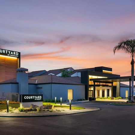 Отель Courtyard By Marriott Фресно Экстерьер фото