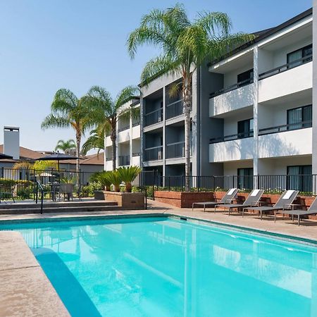 Отель Courtyard By Marriott Фресно Экстерьер фото