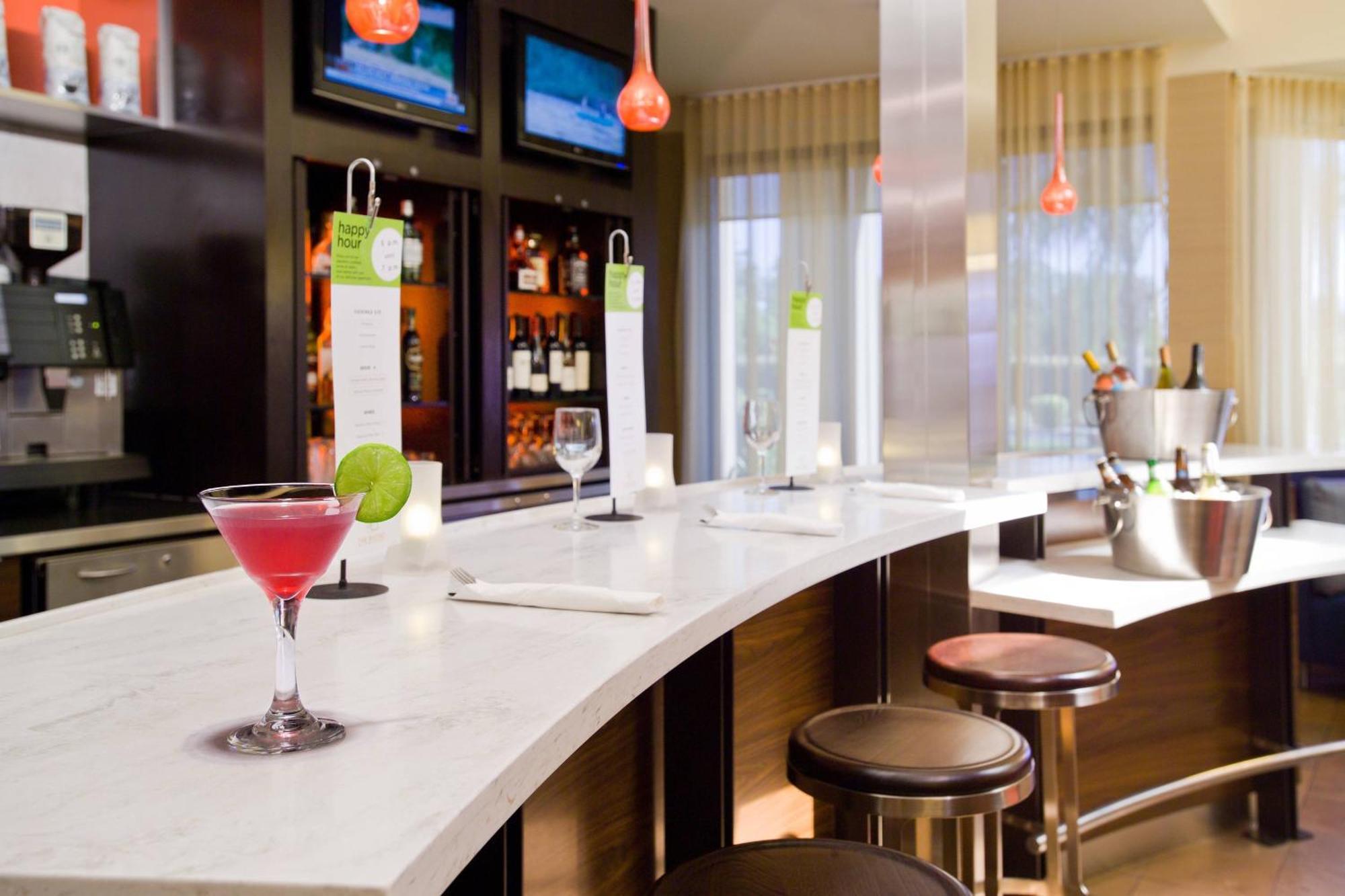 Отель Courtyard By Marriott Фресно Экстерьер фото