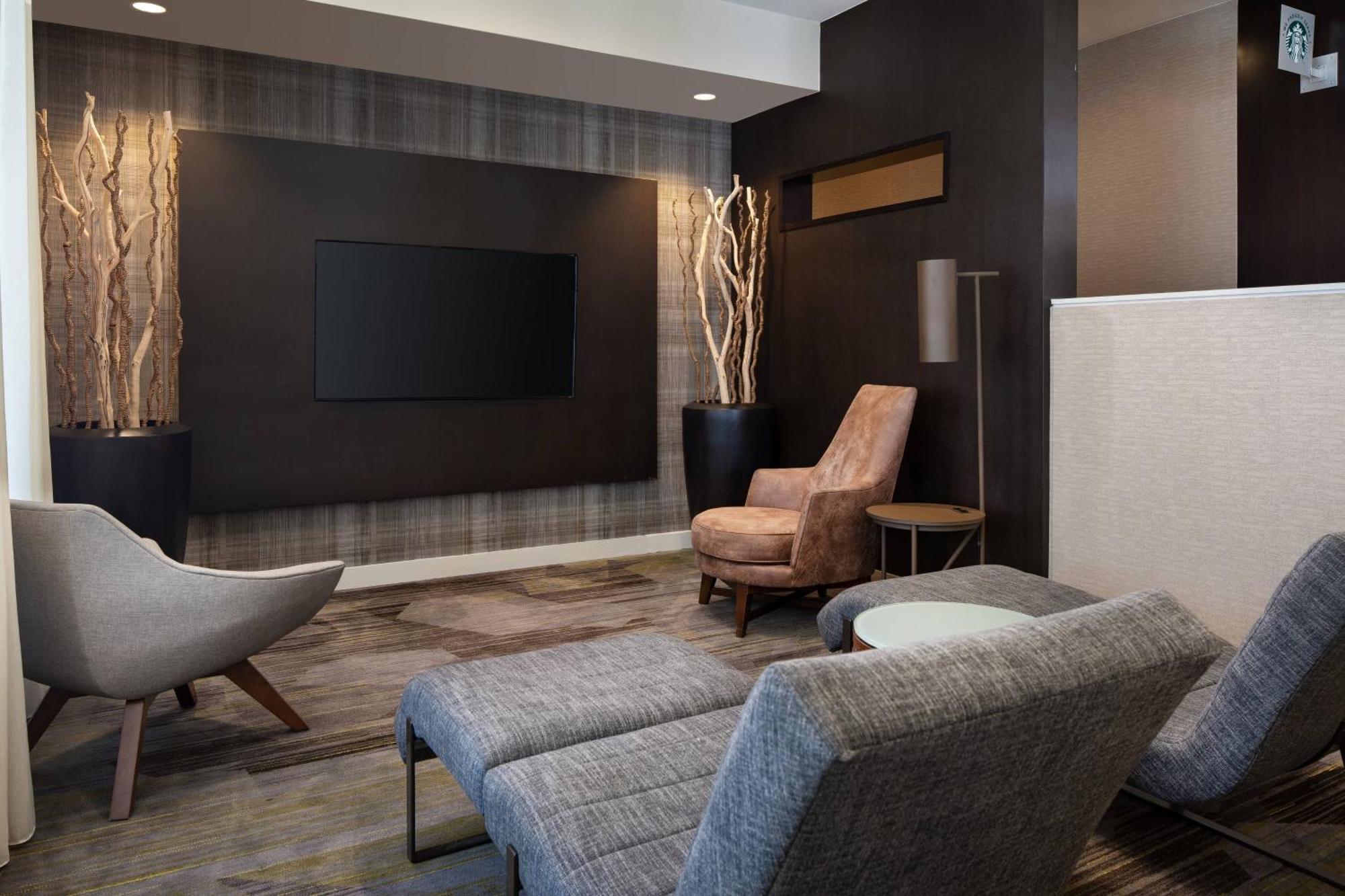 Отель Courtyard By Marriott Фресно Экстерьер фото