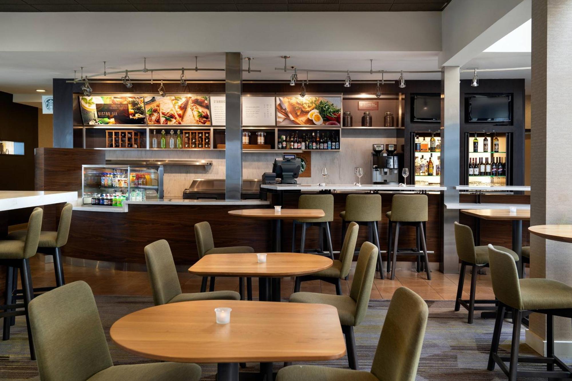 Отель Courtyard By Marriott Фресно Экстерьер фото