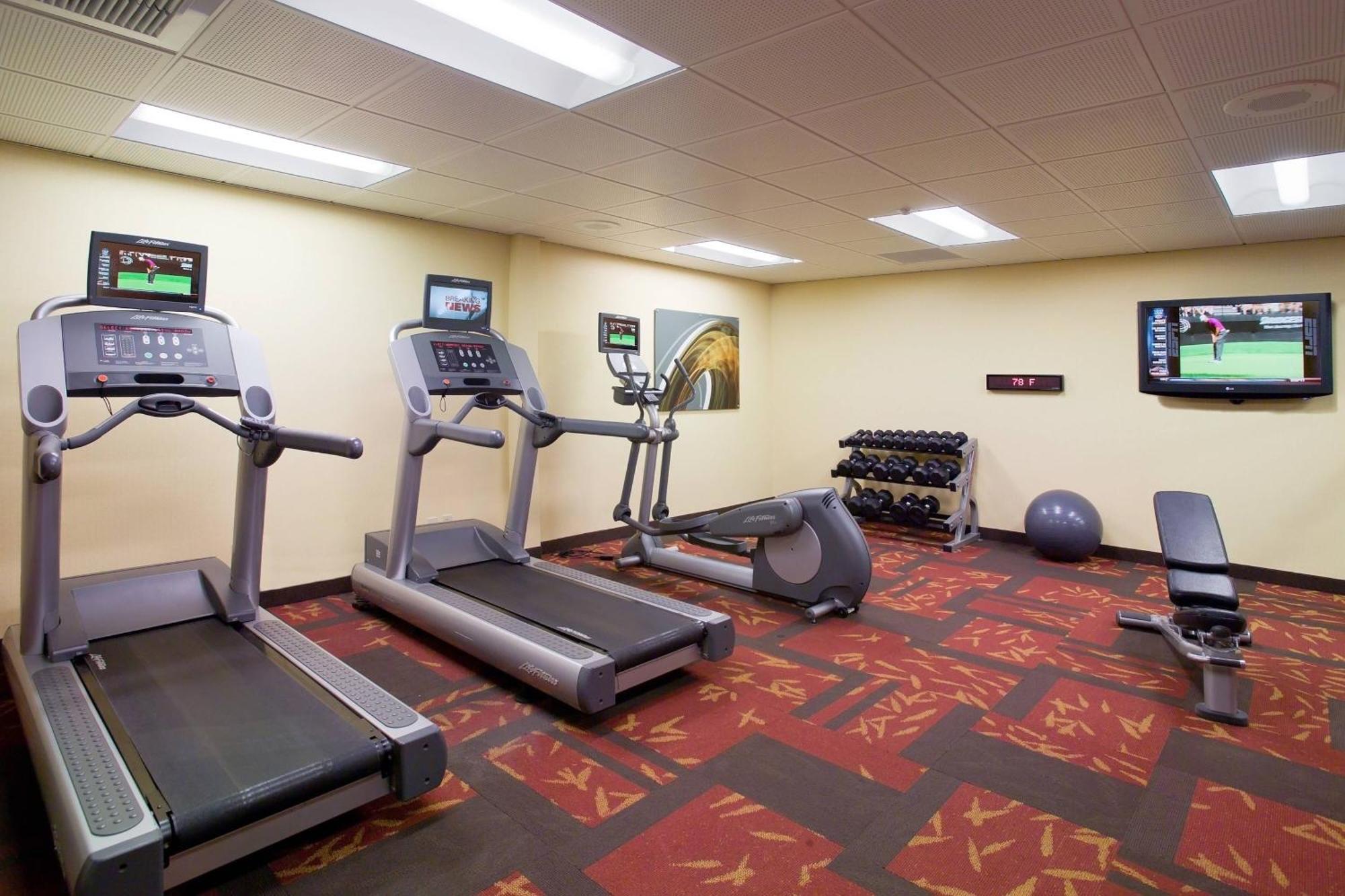 Отель Courtyard By Marriott Фресно Экстерьер фото