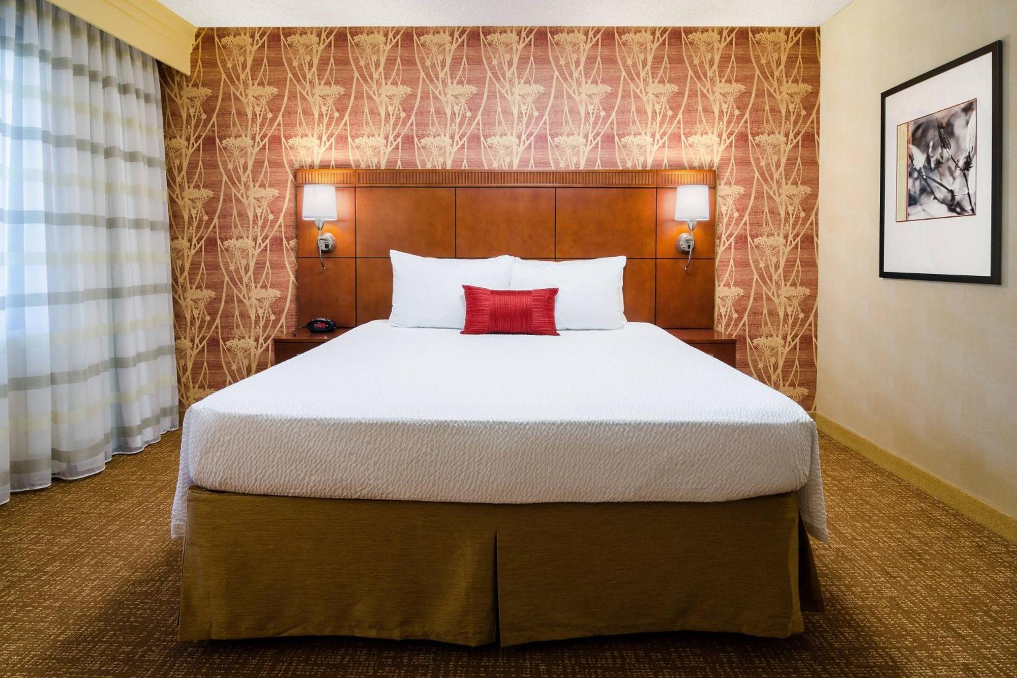 Отель Courtyard By Marriott Фресно Экстерьер фото
