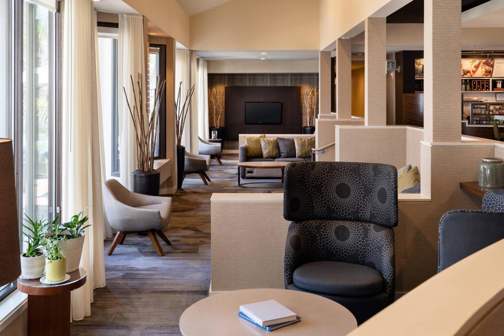 Отель Courtyard By Marriott Фресно Экстерьер фото