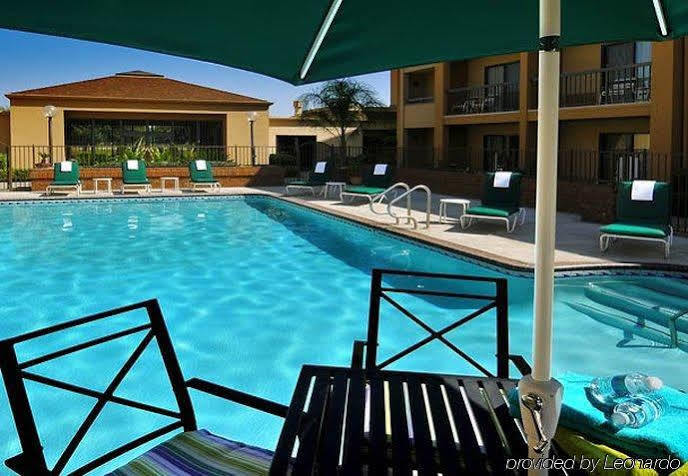 Отель Courtyard By Marriott Фресно Экстерьер фото