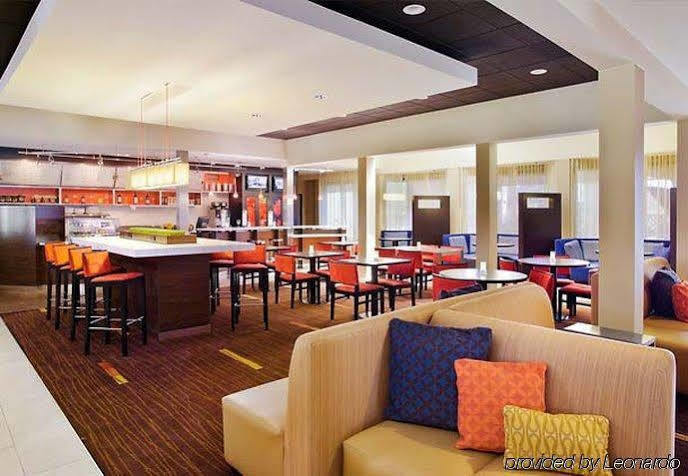 Отель Courtyard By Marriott Фресно Экстерьер фото